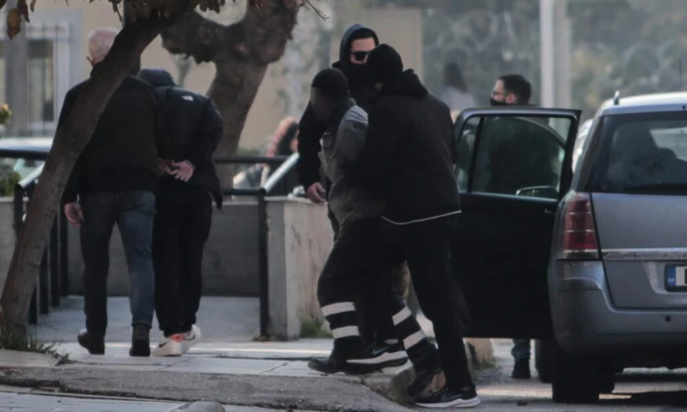 Ξεκινά η δίκη για την υπόθεση του Κολωνού – Στο εδώλιο 26 κατηγορούμενοι